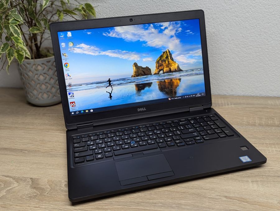 Уцінка! Ноутбук Б/В Dell Latitude E5570, Intel Core i5-6300U, DDR4 12 GB, SSD 128GB, 15.6" Full HD