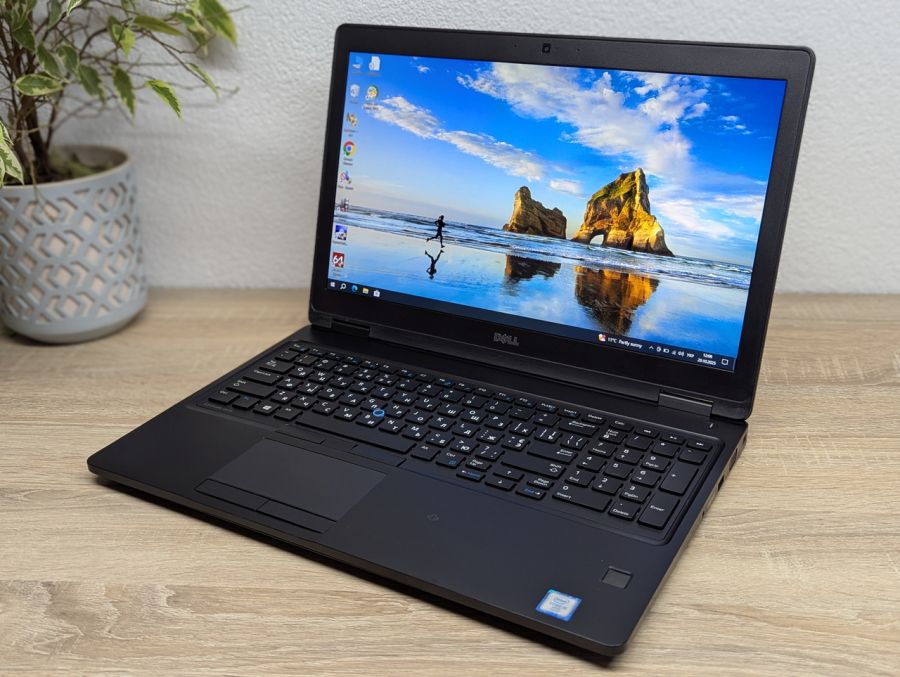 Уцінка! Ноутбук Б/В Dell Latitude E5570, Intel Core i5-6300U, DDR4 12 GB, SSD 128GB, 15.6" Full HD
