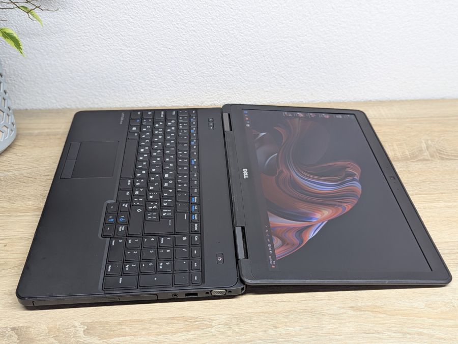Уцінка! Ноутбук Б/В Dell Latitude E5540, Intel Core i5-4310U, DDR3 16 GB, SSD 256GB, GT 720M 2Gb, 15.6" Full HD