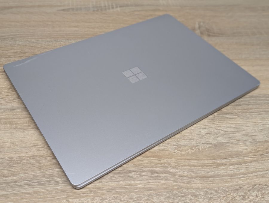 Уцінка! Ноутбук Б/В Microsoft Surface Laptop 4, AMD Ryzen 7 3780U, DDR4 8 GB, SSD 256GB, AMD Radeon Graphics, 14" Full HD Сенсор