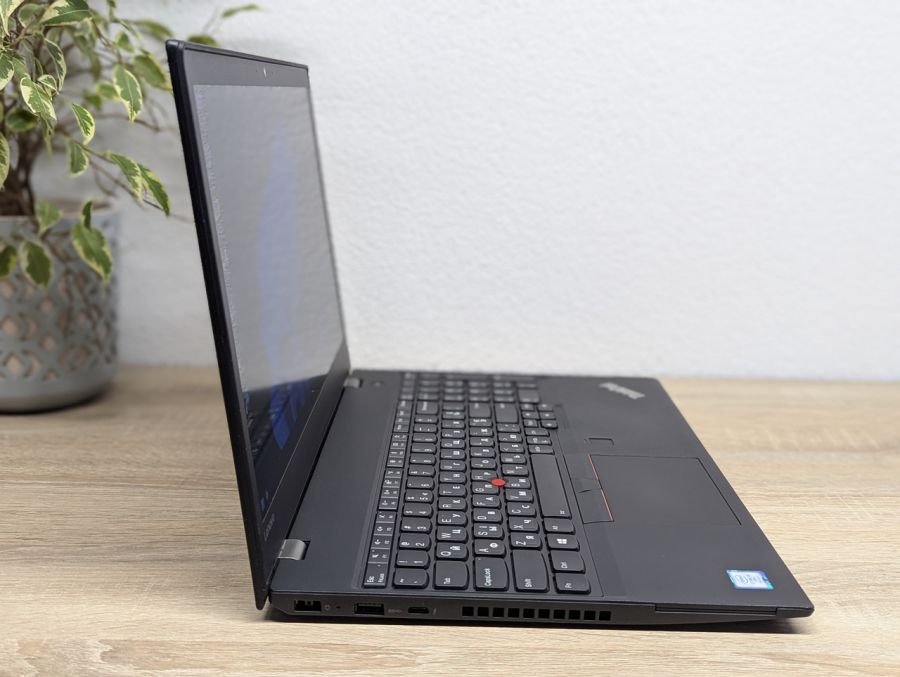 Ноутбук Б/В Lenovo ThinkPad T570, Intel Core i5-7300U, DDR4 8 GB, SSD 128GB, 15.6" Full HD