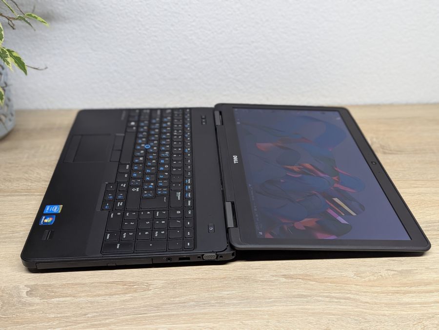 Ноутбук Б/В Dell Latitude E5540, Intel Core i7-4600U, DDR3 8 GB, SSD 128GB, NVIDIA GeForce GT 720M 2Gb, 15.6"