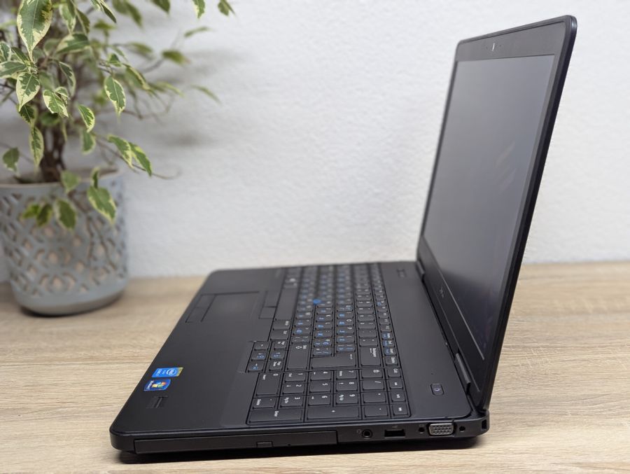 Ноутбук Б/В Dell Latitude E5540, Intel Core i7-4600U, DDR3 8 GB, SSD 128GB, NVIDIA GeForce GT 720M 2Gb, 15.6"