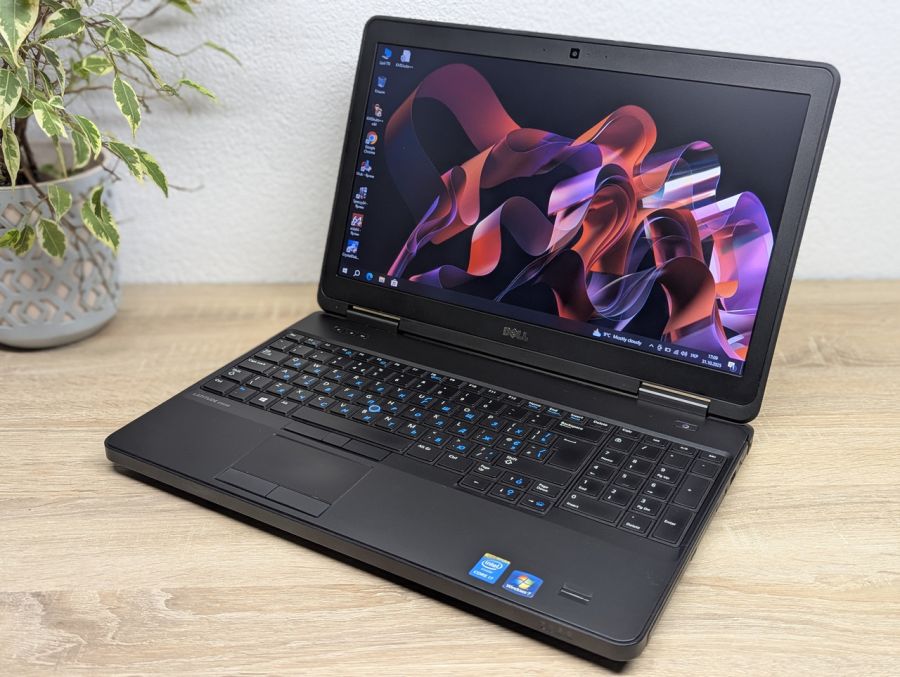 Ноутбук Б/В Dell Latitude E5540, Intel Core i7-4600U, DDR3 8 GB, SSD 128GB, NVIDIA GeForce GT 720M 2Gb, 15.6"