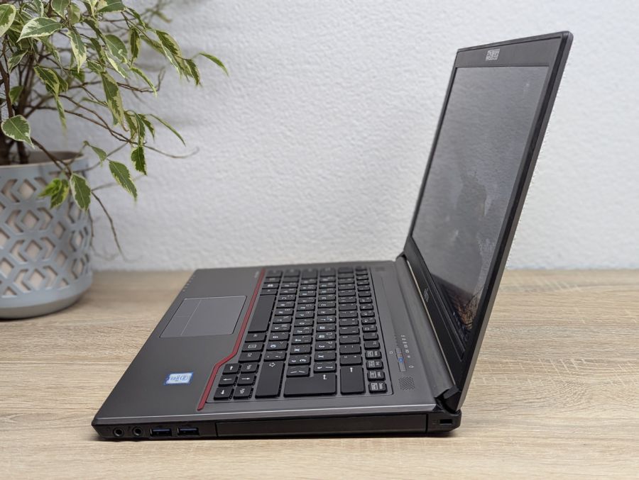 Ноутбук Б/В Fujitsu E746, Intel Core i5-6300U, DDR4 8 GB, SSD 256GB, 14" Full HD