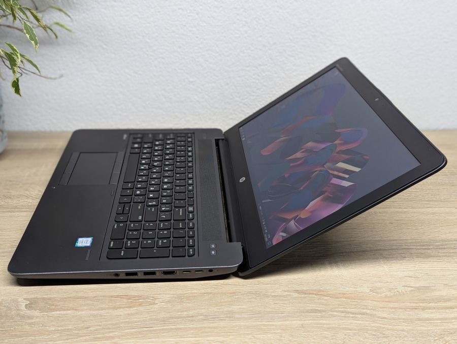 Уцінка! Ноутбук Б/В HP ZBook 15, Intel Core i7-7700HQ, DDR3 32 GB, SSD 256GB + SSD 128GB + SSD 320GB, NVIDIA Quadro M1200 4Gb, 15.6" Full HD