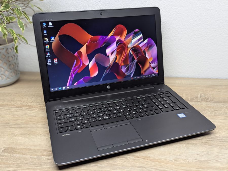 Уцінка! Ноутбук Б/В HP ZBook 15, Intel Core i7-7700HQ, DDR3 32 GB, SSD 256GB + SSD 128GB + SSD 320GB, NVIDIA Quadro M1200 4Gb, 15.6" Full HD