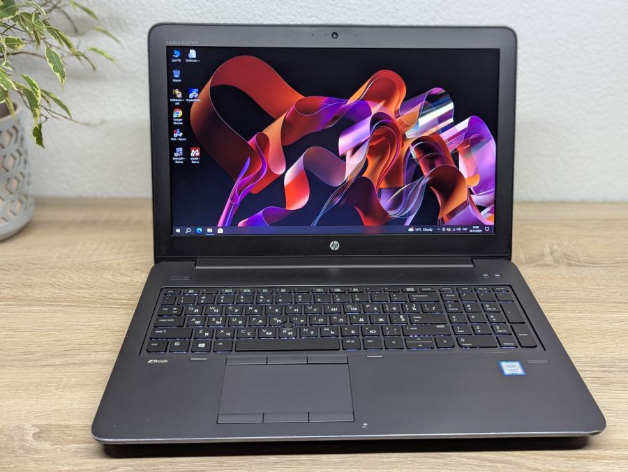 Уцінка! Ноутбук Б/В HP ZBook 15, Intel Core i7-7700HQ, DDR3 32 GB, SSD 256GB + SSD 128GB + SSD 320GB, NVIDIA Quadro M1200 4Gb, 15.6" Full HD