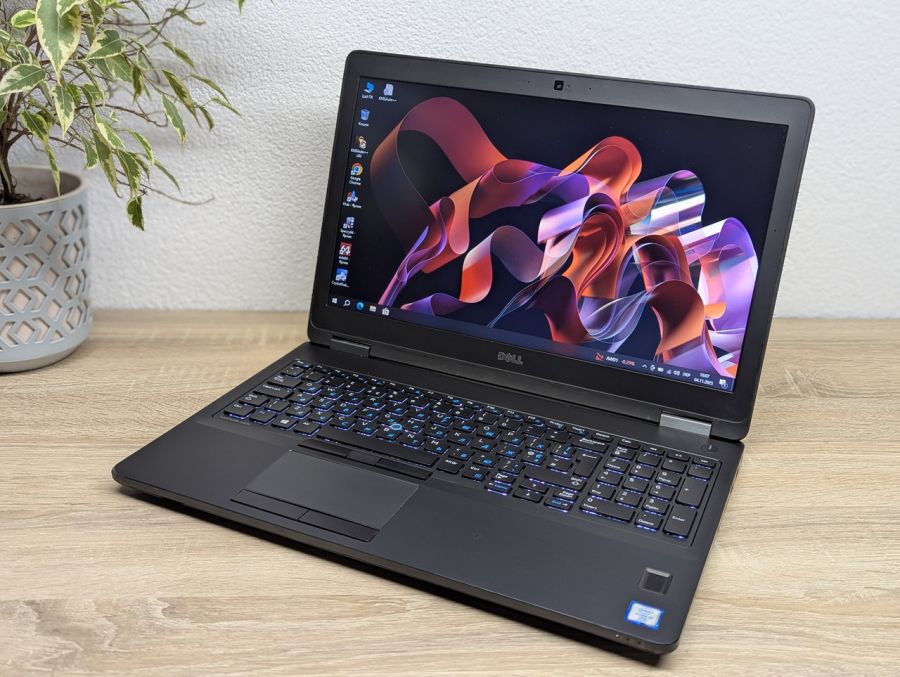 Уцінка! Ноутбук Б/В Dell Latitude E5570, Intel Core i5-6300U, DDR4 8 GB, SSD 128GB, 15.6" HD
