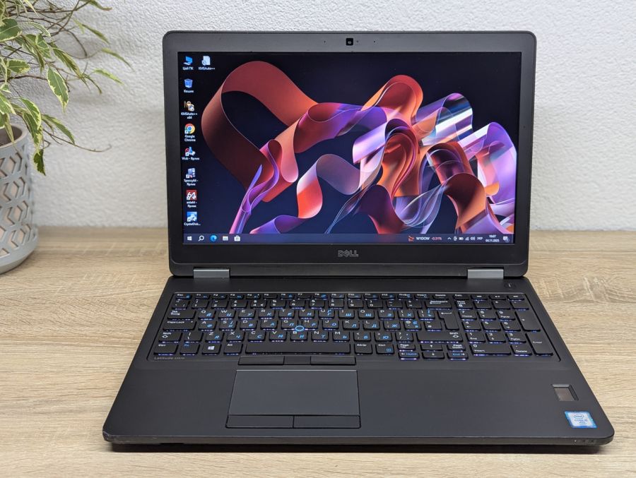 Уцінка! Ноутбук Б/В Dell Latitude E5570, Intel Core i5-6300U, DDR4 8 GB, SSD 128GB, 15.6" HD