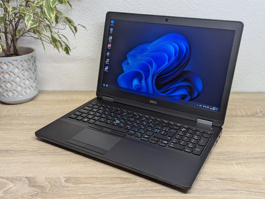 Уцінка! Ноутбук Б/В Dell Latitude E5570, Intel Core i5-6440HQ, DDR4 8 GB, SSD 128GB, AMD Radeon R7 M370 2Gb, 15.6" Full HD