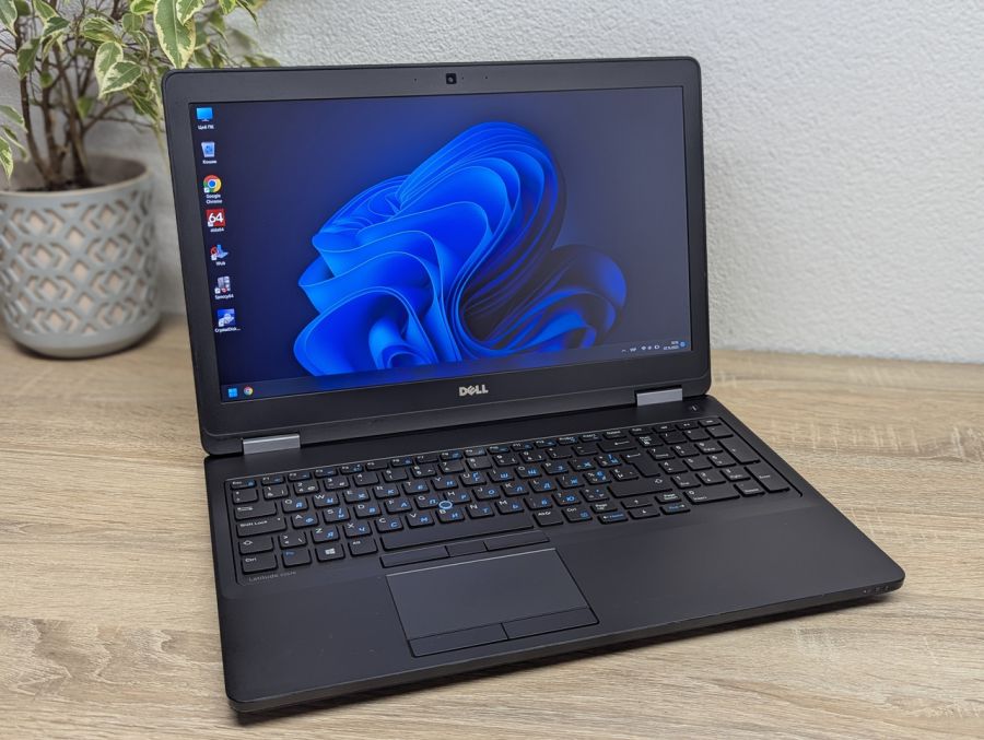 Уцінка! Ноутбук Б/В Dell Latitude E5570, Intel Core i5-6440HQ, DDR4 8 GB, SSD 128GB, AMD Radeon R7 M370 2Gb, 15.6" Full HD