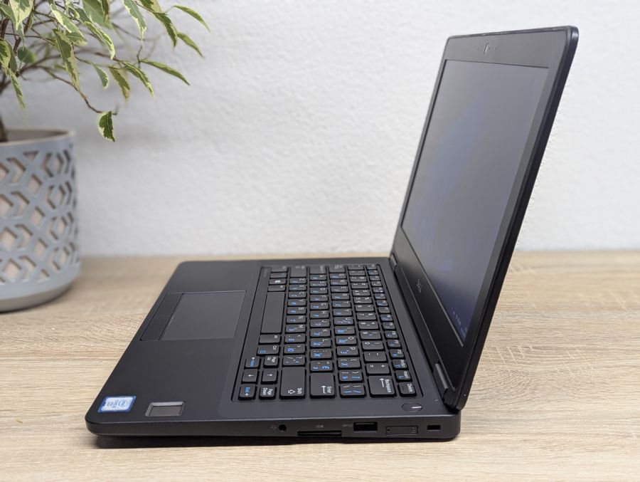 Уцінка! Ноутбук Б/В Dell Latitude E5270, Intel Core i5-6300U, DDR4 8 GB, SSD 128GB, 12" HD