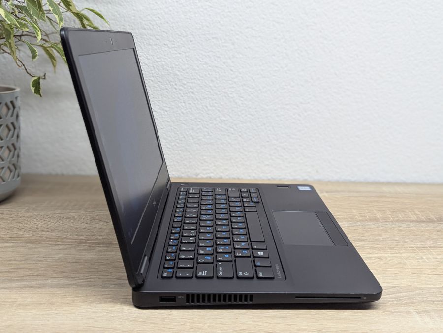 Уцінка! Ноутбук Б/В Dell Latitude E5270, Intel Core i5-6300U, DDR4 8 GB, SSD 128GB, 12" HD