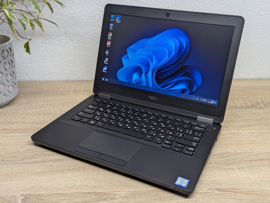 Уцінка! Ноутбук Б/В Dell Latitude E5270, Intel Core i5-6300U, DDR4 8 GB, SSD 128GB, 12" HD
