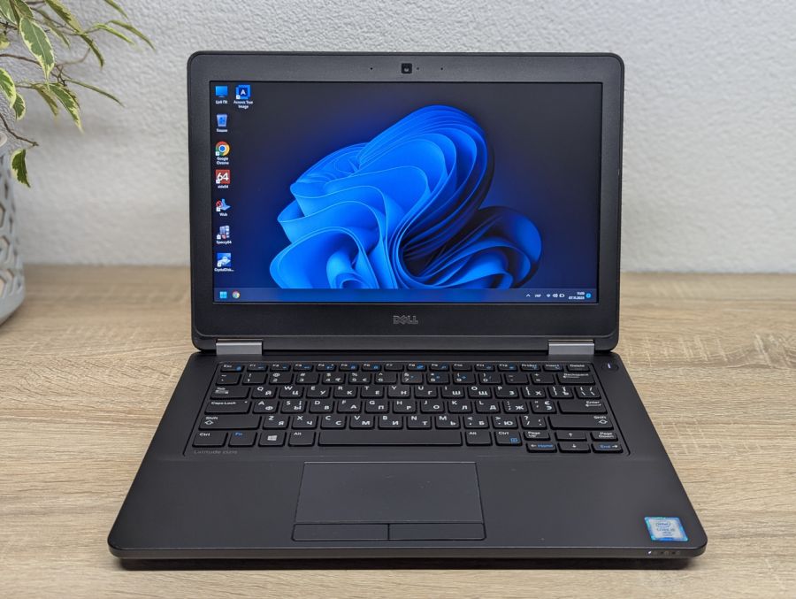 Уцінка! Ноутбук Б/В Dell Latitude E5270, Intel Core i5-6300U, DDR4 8 GB, SSD 128GB, 12" HD
