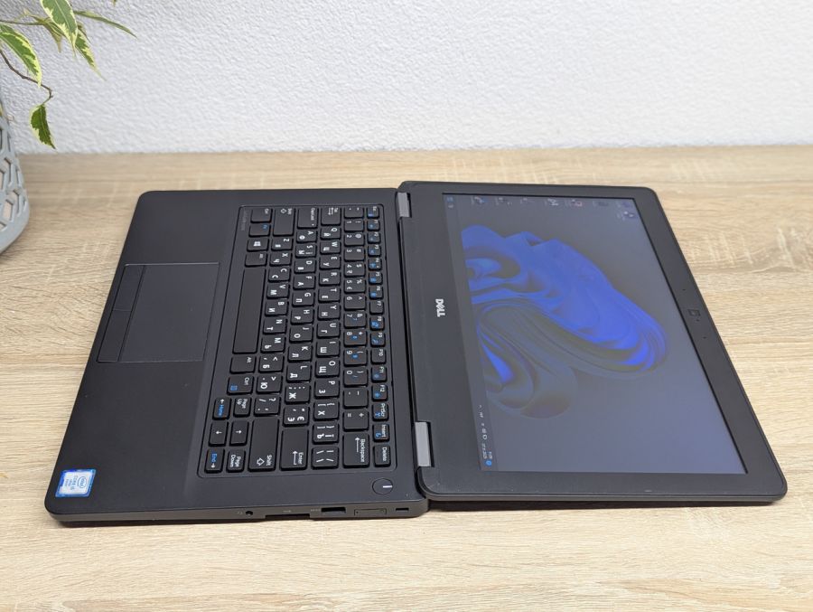 Уцінка! Ноутбук Б/В Dell Latitude E5270, Intel Core i5-6300U, DDR4 8 GB, SSD 128GB, 12" HD
