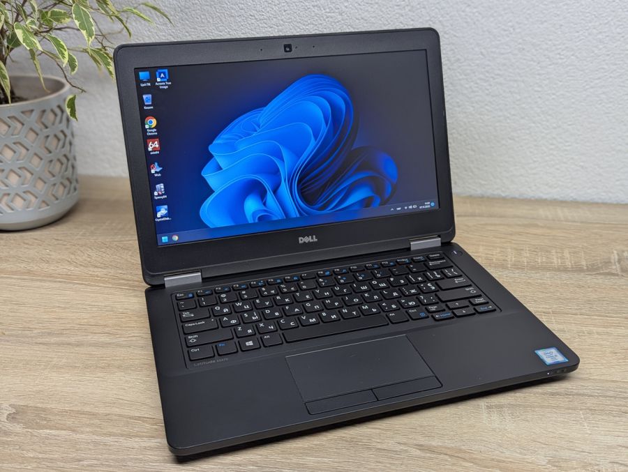 Уцінка! Ноутбук Б/В Dell Latitude E5270, Intel Core i5-6300U, DDR4 8 GB, SSD 128GB, 12" HD