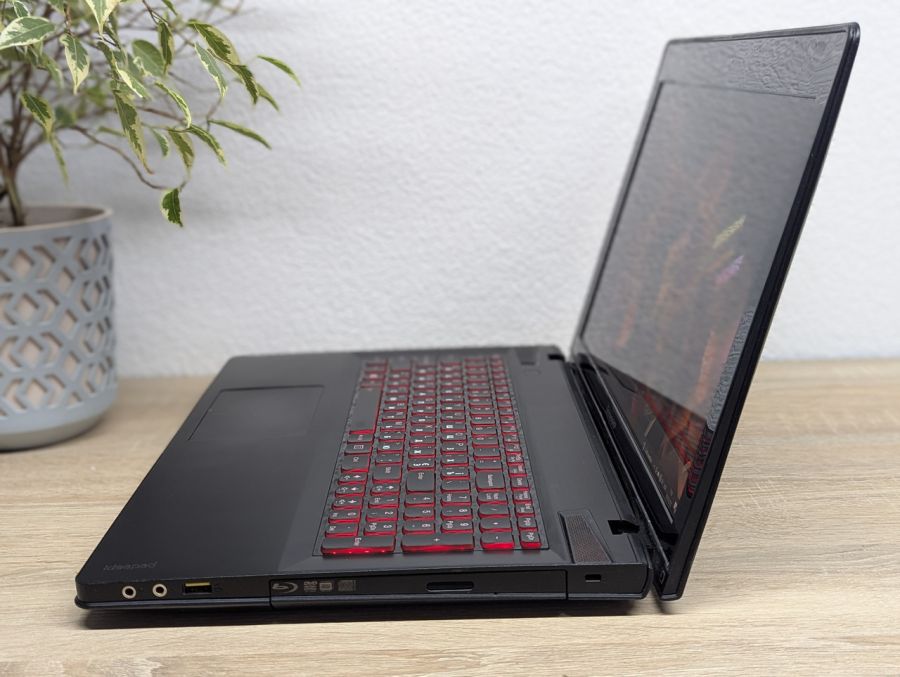 Ноутбук Б/В Lenovo IdeaPad Y500, Intel Core i7-3630QM, DDR3 16 GB, SSD 256GB, NVIDIA GeForce GT 650M 2Gb, 15.6" Full HD