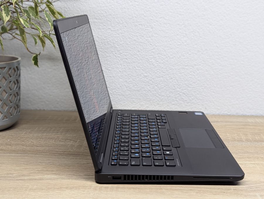 Ноутбук Б/В Dell Latitude E5470, Intel Core i7-6820HQ, DDR4 8 GB, SSD 128GB, 14" Full HD Сенсор