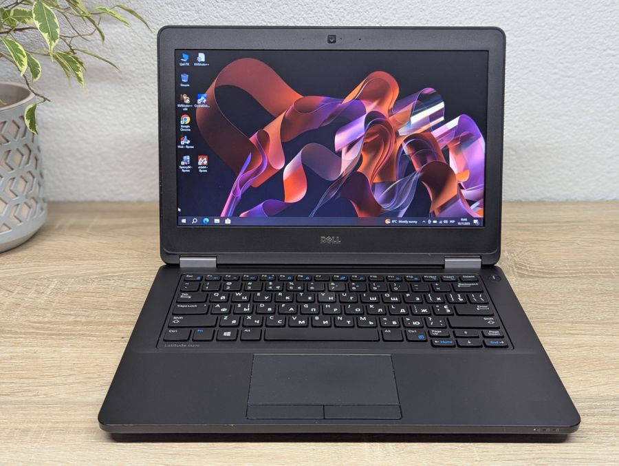 Уцінка! Ноутбук Б/В Dell Latitude E5270, Intel Core i5-6300U, DDR4 8 GB, SSD 128GB, 12" HD