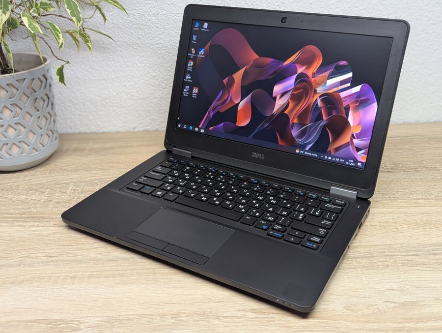 Уцінка! Ноутбук Б/В Dell Latitude E5270, Intel Core i5-6300U, DDR4 8 GB, SSD 128GB, 12" HD