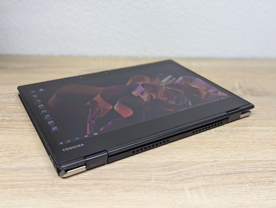 Ноутбук Б/В Toshiba Portege X20W-D, Intel Core i5-7300U, DDR3 16 GB, SSD 256GB, 12.5" Full HD Сенсор