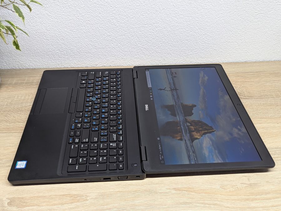 Уцінка! Ноутбук Б/В Dell Latitude 5580, Intel Core i5-7300U, DDR4 8 GB, SSD 256GB, 15.6" Full HD