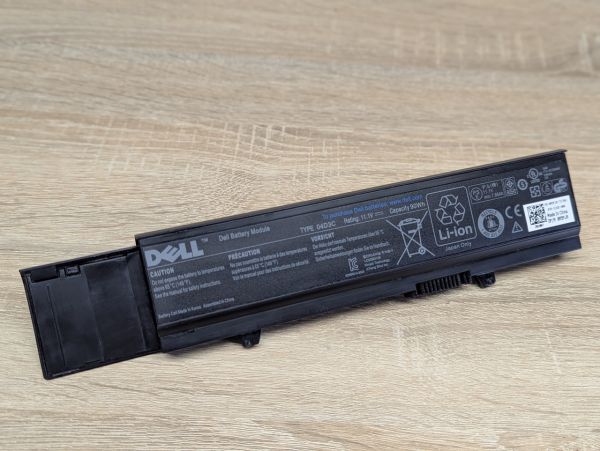 Б/В Оригінальна акумуляторна батарея Dell 04D3C
