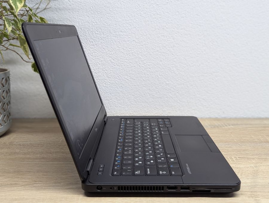 Ноутбук Б/В Dell Latitude E5440, Intel Core i5-4310U, DDR3 8 GB, SSD 128GB, GeForce GT 720M 2Gb, 14"