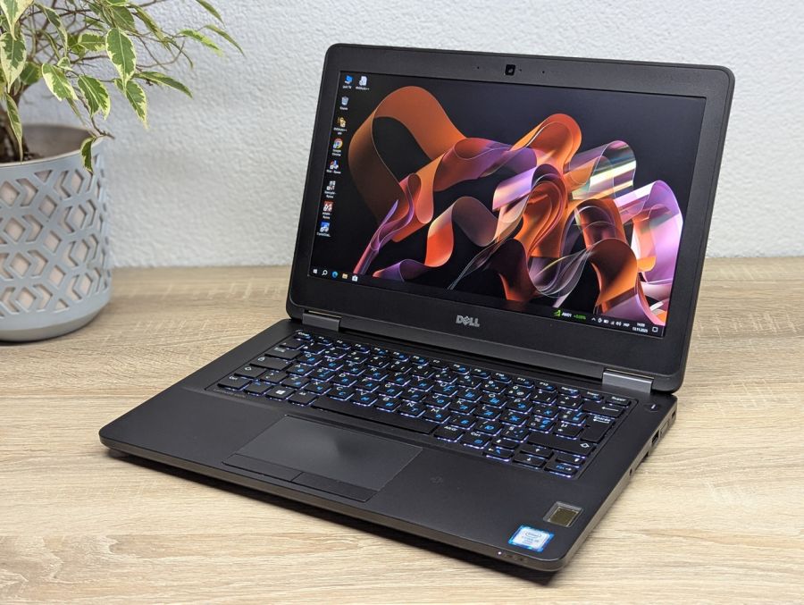 Ноутбук Б/В Dell Latitude E5270, Intel Core i5-6300U, DDR4 8 GB, SSD 128GB, 12" Full HD