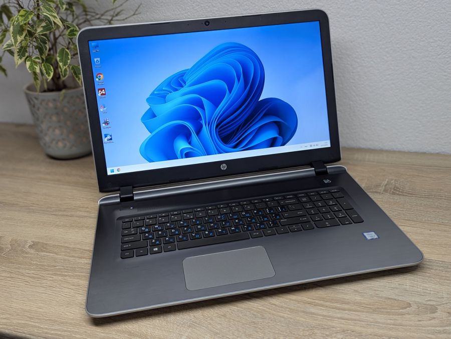 Уцінка! Ноутбук Б/В HP Pavilion 17 Notebook, Intel Core i3-6100U, DDR3 16 GB, SSD 256GB, 17" HD