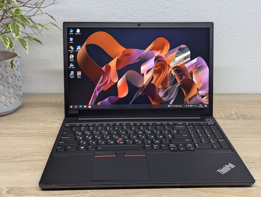 Уцінка! Ноутбук Б/В Lenovo Think Pad E15, Intel Core i7-10510U, DDR4 16 GB, SSD 256GB, AMD Radeon RX 640 2Gb, 15.6" Full HD