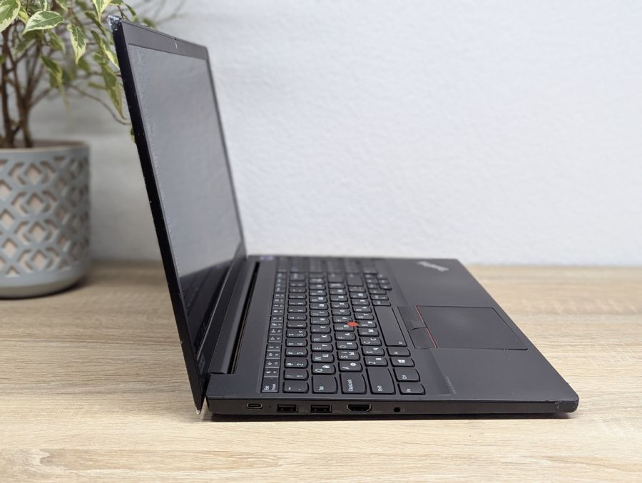 Уцінка! Ноутбук Б/В Lenovo Think Pad E15, Intel Core i7-10510U, DDR4 16 GB, SSD 256GB, AMD Radeon RX 640 2Gb, 15.6" Full HD