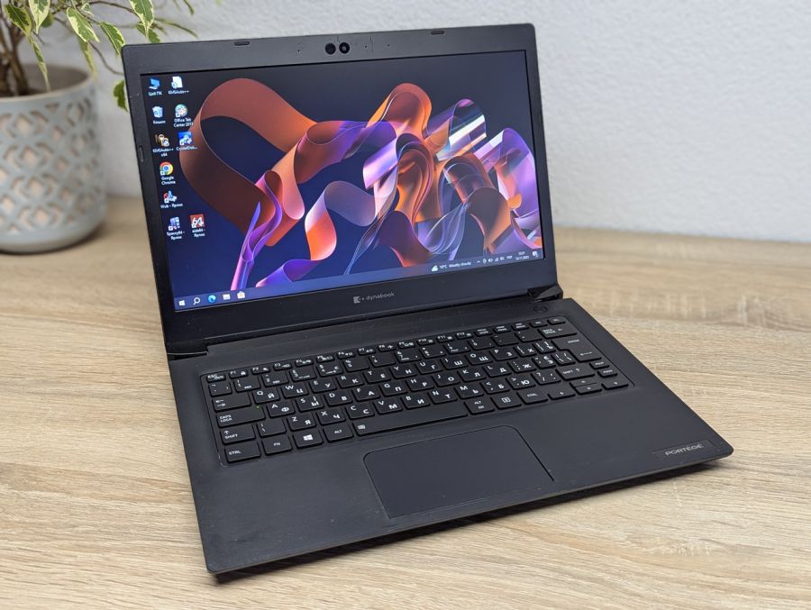 Уцінка! Ноутбук Б/В Dynabook Portege A30-E, Intel Celeron 3865U, DDR4 8 GB, SSD 128GB, 13" HD