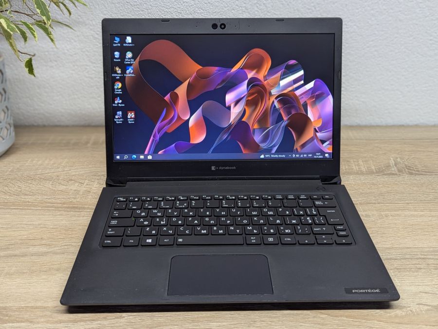 Уцінка! Ноутбук Б/В Dynabook Portege A30-E, Intel Celeron 3865U, DDR4 8 GB, SSD 128GB, 13" HD