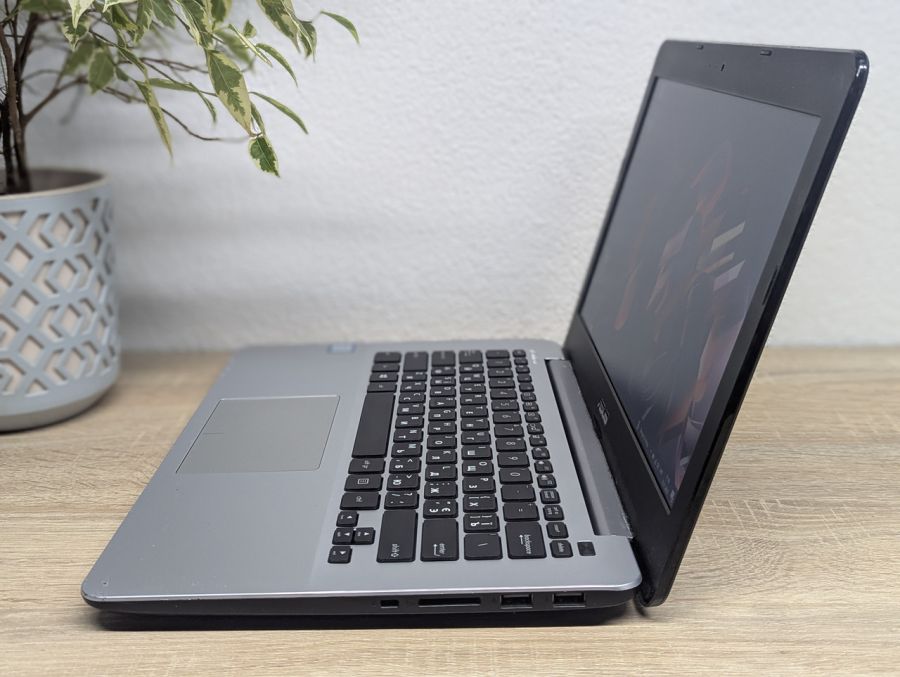 Уцінка! Ноутбук Б/В ASUS R301U, Intel Core i5-6200U, DDR3 8 GB, SSD 128GB, 13.3" HD