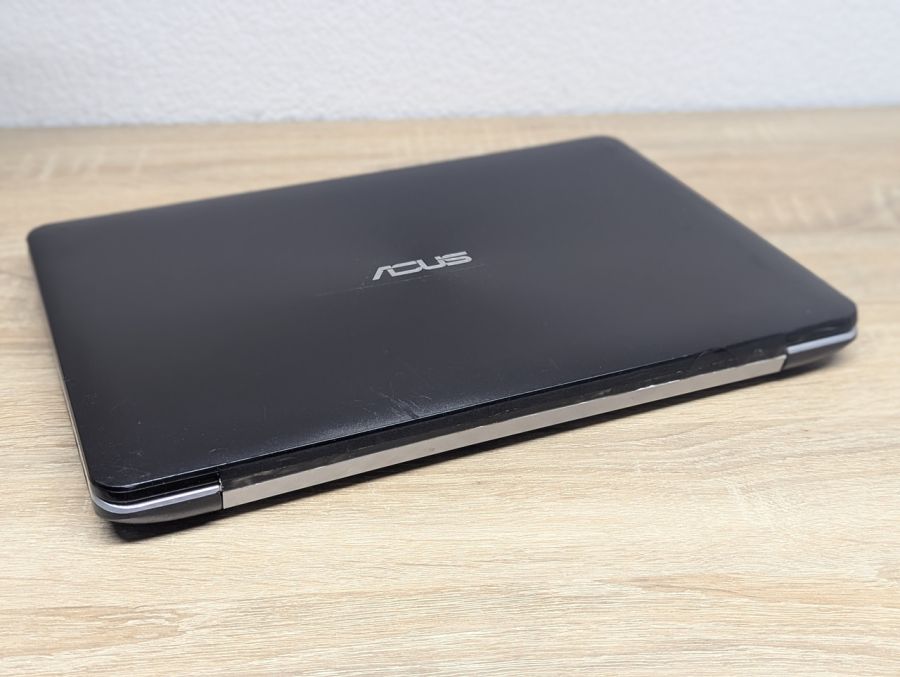 Уцінка! Ноутбук Б/В ASUS R301U, Intel Core i5-6200U, DDR3 8 GB, SSD 128GB, 13.3" HD