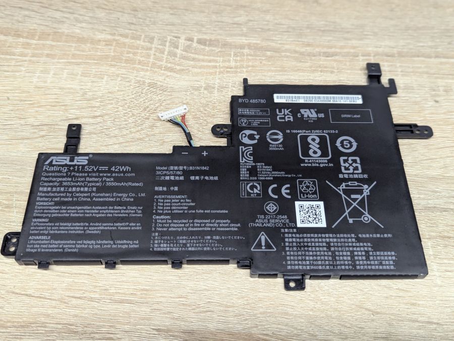 Б/В Оригінальна акумуляторна батарея Asus B31N1842