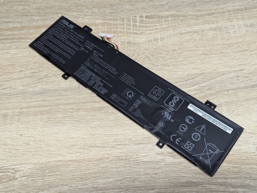 Б/В Оригінальна акумуляторна батарея Asus C31N1733