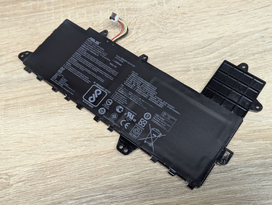 Б/В Оригінальна акумуляторна батарея Asus B21N1505