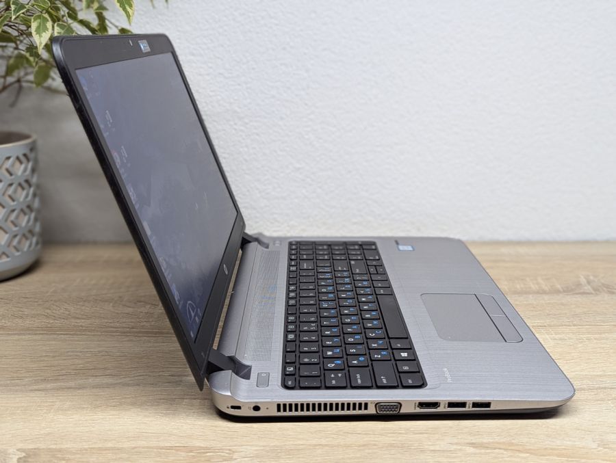 Уцінка! Ноутбук Б/В HP ProBook 450 G3, Intel Core i5-6200U, DDR3 8 GB, SSD 256GB, 15.6" HD