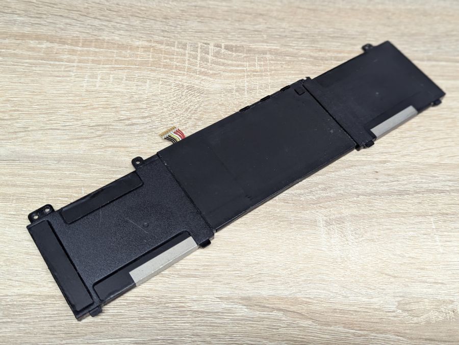 Б/В Оригінальна акумуляторна батарея Asus B31N1822