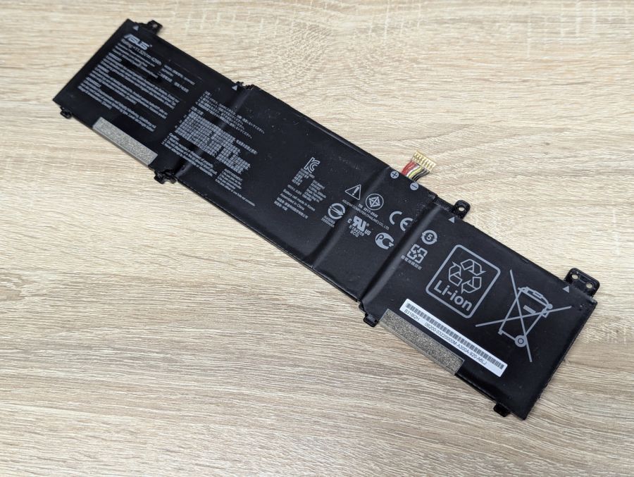 Б/В Оригінальна акумуляторна батарея Asus B31N1822