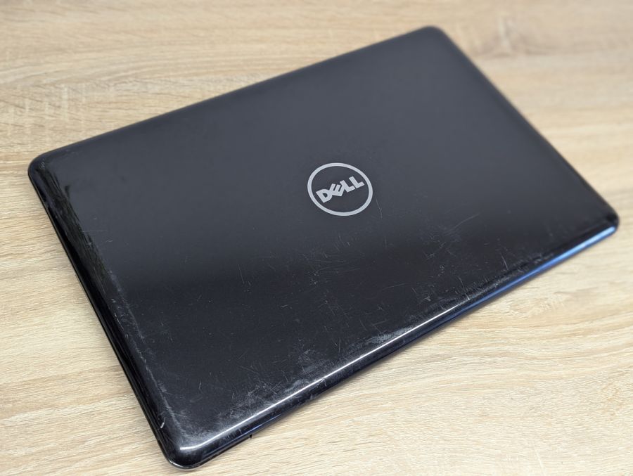Уцінка! Ноутбук Б/В Dell Inspiron 5567, Intel Core i5-7200U, DDR4 16 GB, SSD 256GB, AMD Radeon R7 M440 4Gb, 15.6" Full HD