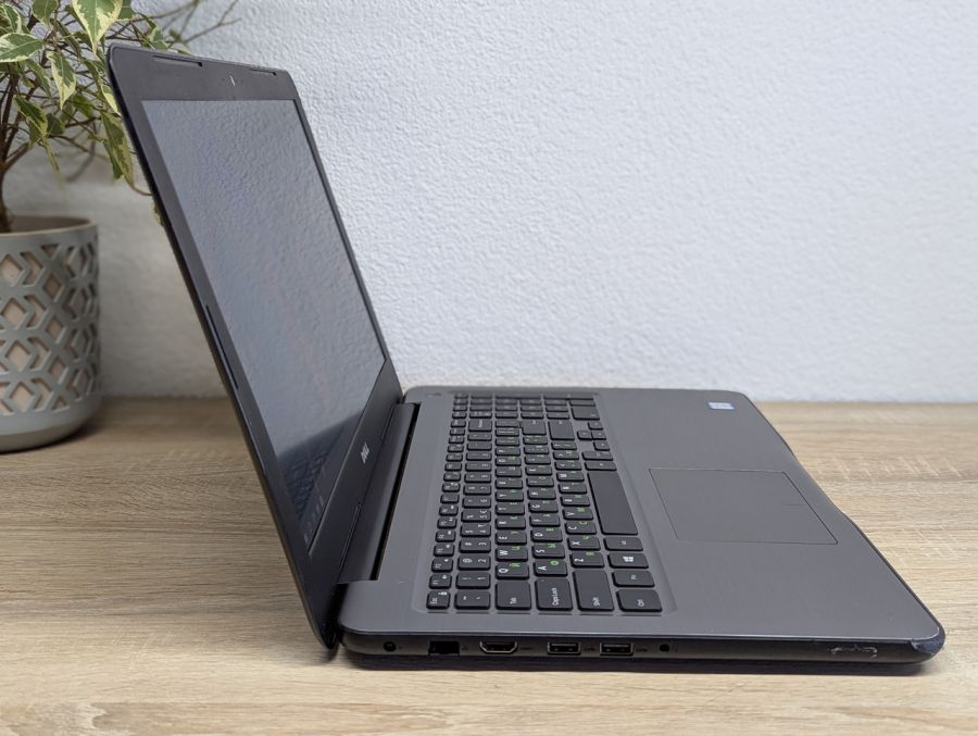 Уцінка! Ноутбук Б/В Dell Inspiron 5567, Intel Core i5-7200U, DDR4 16 GB, SSD 256GB, AMD Radeon R7 M440 4Gb, 15.6" Full HD