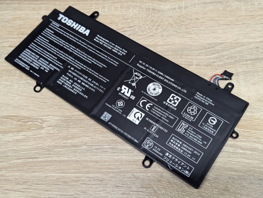 Б/В Оригінальна акумуляторна батарея Toshiba PA5136U-1BRS
