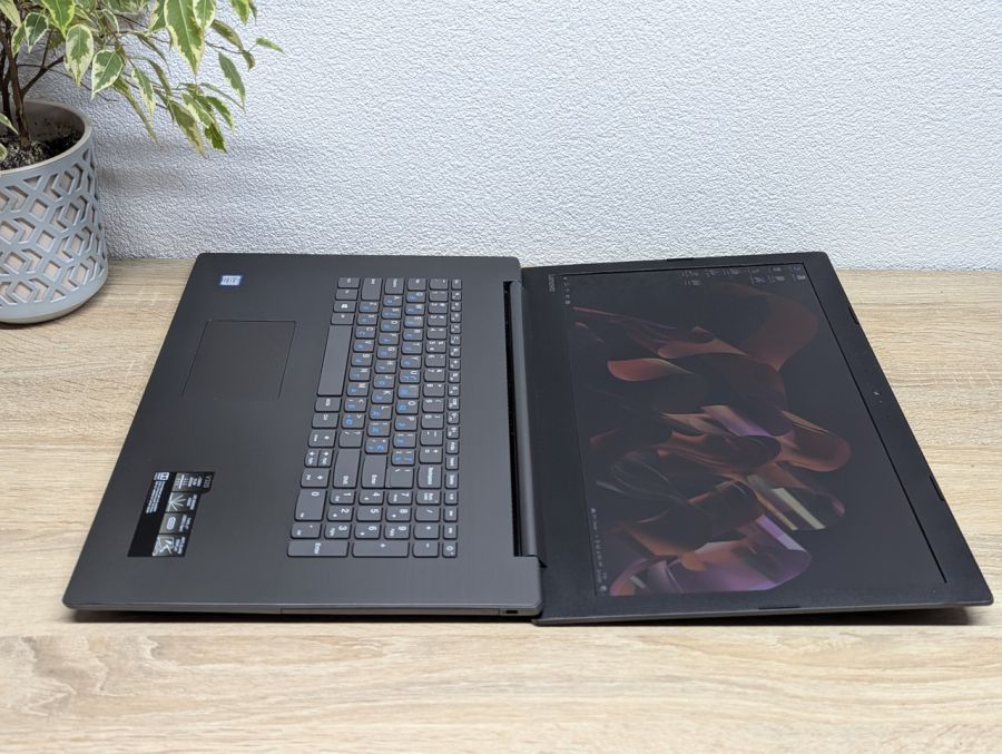 Ноутбук Б/В Lenovo V320-17IKB, Intel Core i3-7020U, DDR4 8 GB, SSD 128GB, 17" Full HD