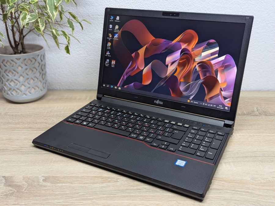 Ноутбук Б/В Fujitsu LifeBook E557, Intel Core i5-7200U, DDR4 8 GB, SSD 128GB, 15.6" HD