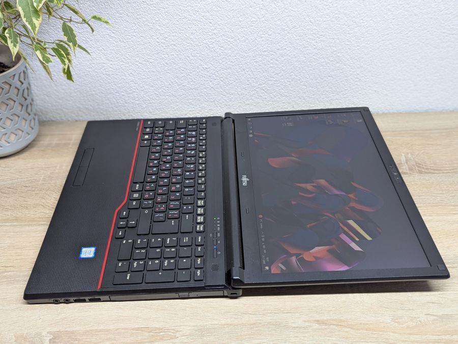 Ноутбук Б/В Fujitsu LifeBook E557, Intel Core i5-7200U, DDR4 8 GB, SSD 128GB, 15.6" HD